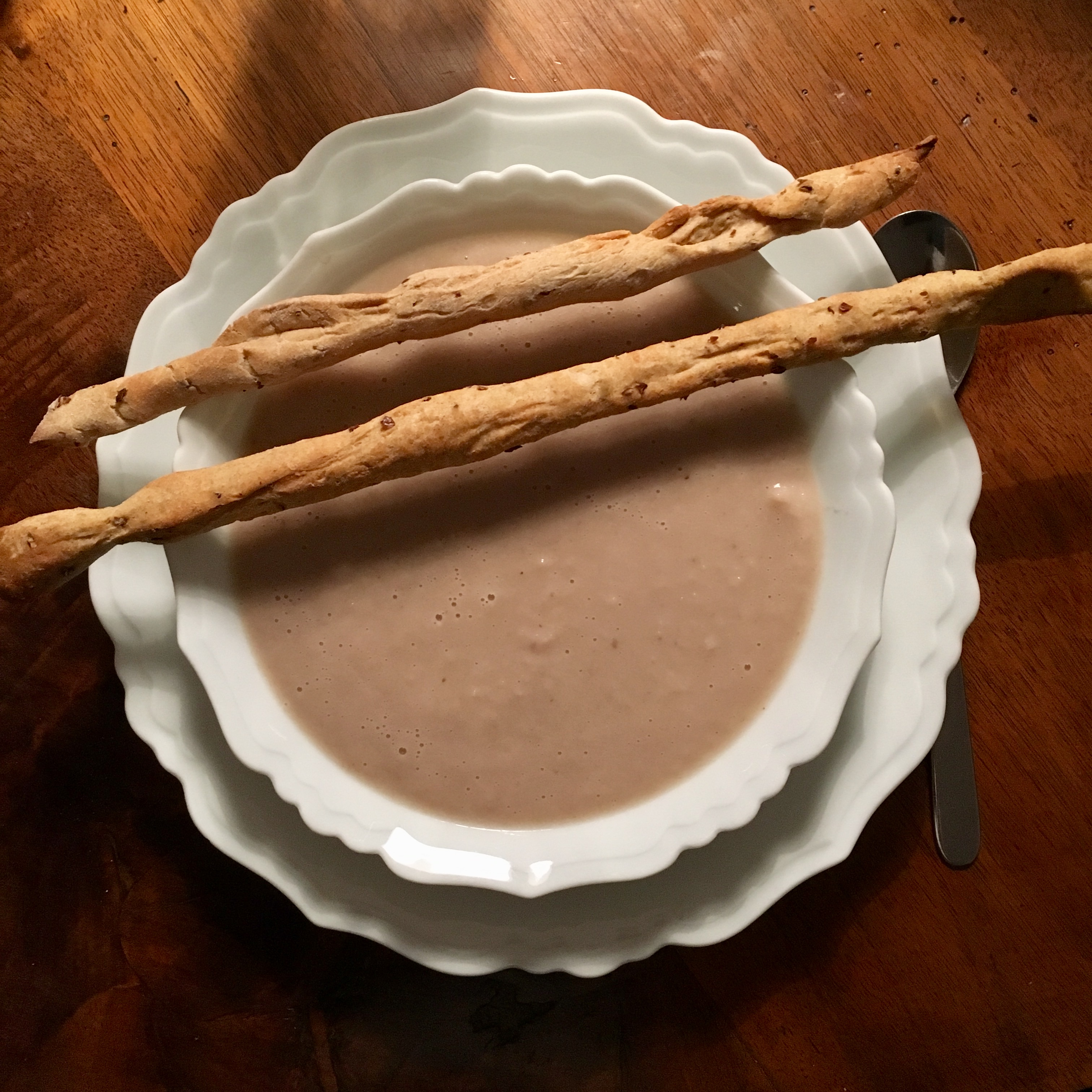 Maronen-Sellerie-Suppe mit Leinsamen Grissini